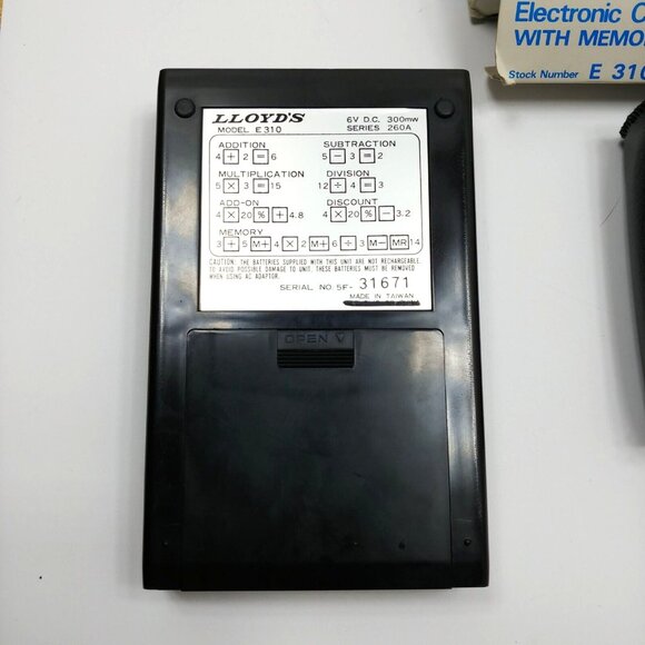 VTG Lloyd's Accumatic Electronic Calculator E 310 Case &‎ Box Rare TESTED WORKS - Picture 3 of 6